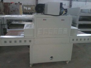 用uv固化機固化uv膠水出來的時候為什么會出現氣泡在里面？